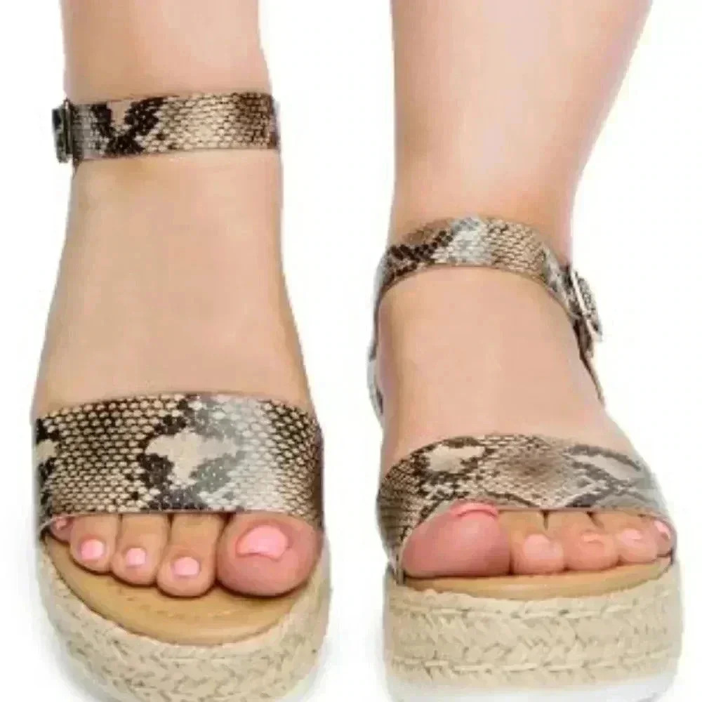 CLOSET CLOSEDOWN⚠️🚨Snake Skin Espadrille Platform Sandal